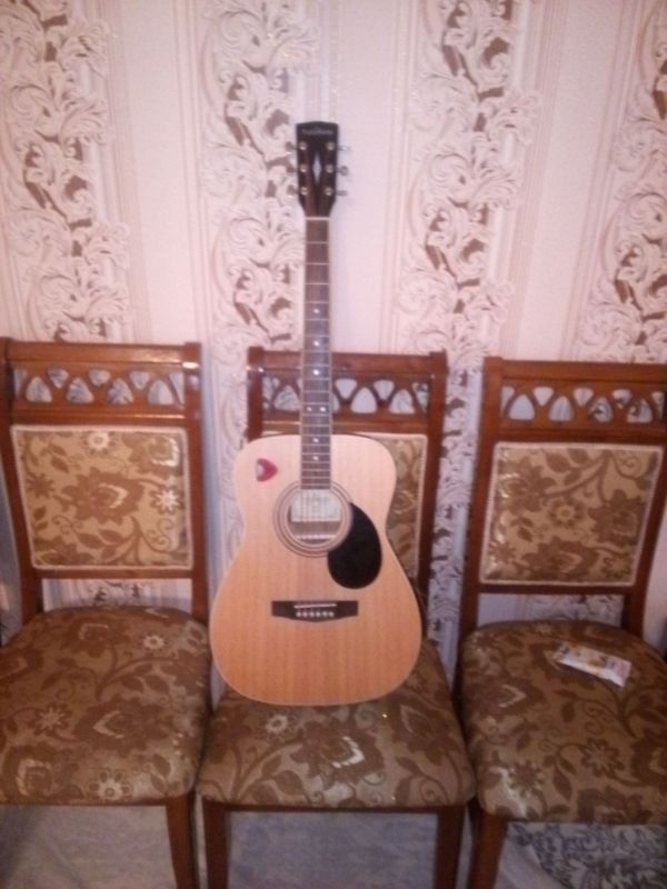 Gitara satiladi taza jaqsi Gitara satiladi taza jaqsi