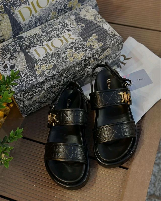 Новые босоножки Dior