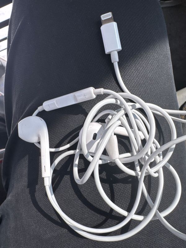 Original iphone naushnik sotiladi Original iphone naushnik sotiladi
