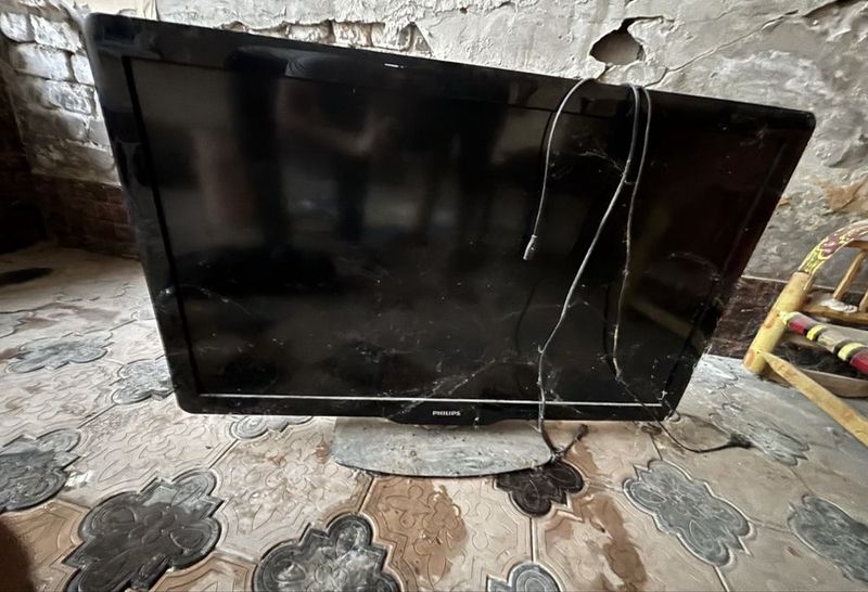 Телевизор PHILIPS на запчасти Телевизор PHILIPS на запчасти