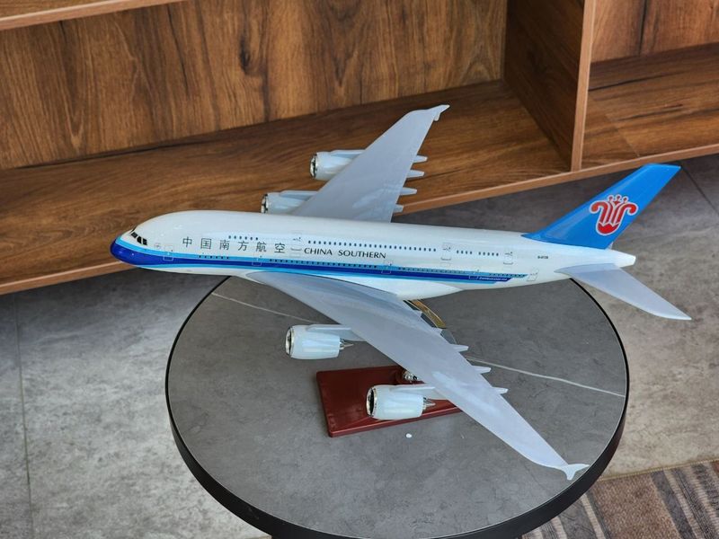 модель самолета Airbus A380-800 авиакомпании модель самолета Airbus A380-800 авиакомпании
