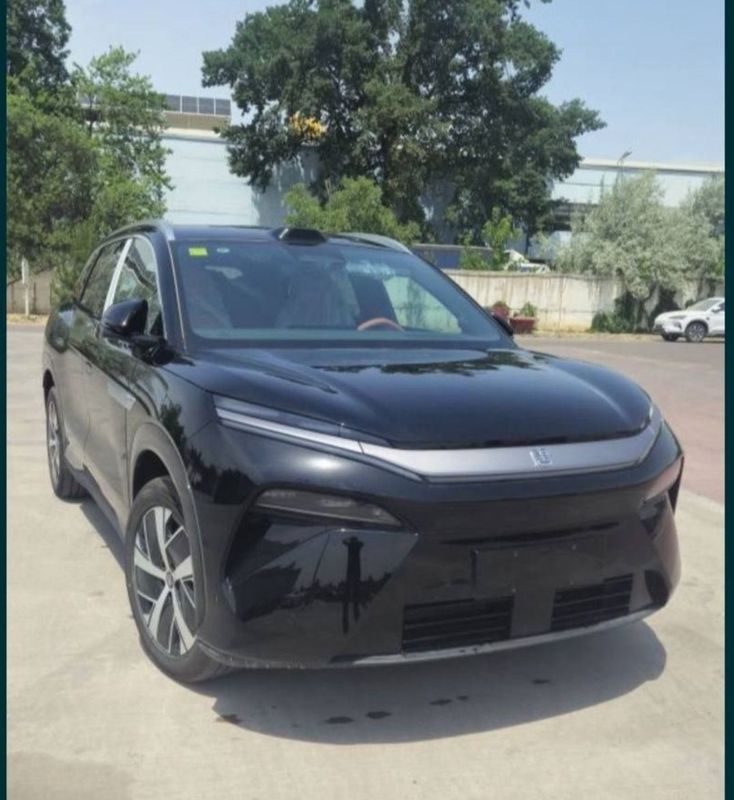 BYD Tang L 2 pozitsiya