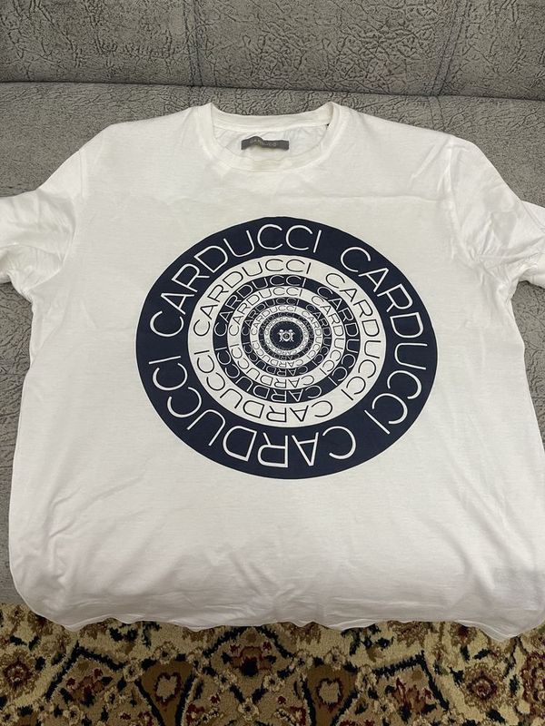 Продам футболку Carducci Продам футболку Carducci
