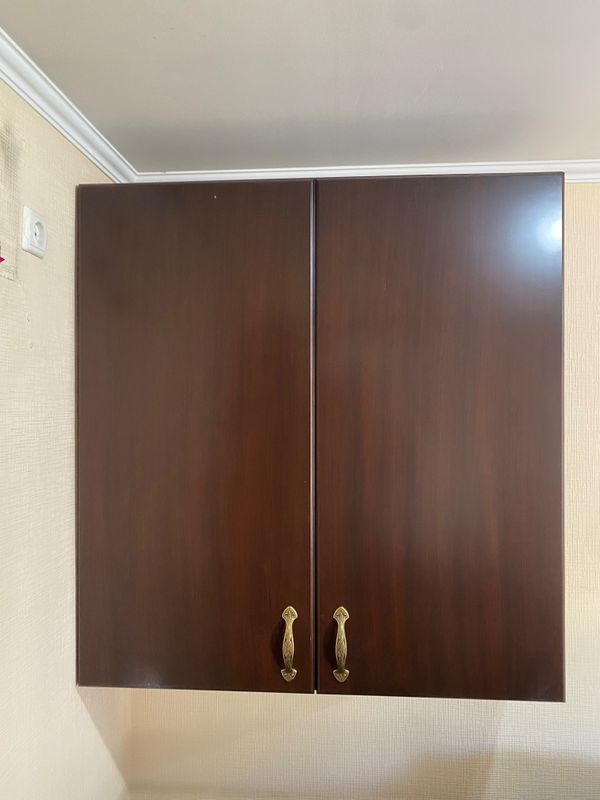 Шкаф на стену с полками