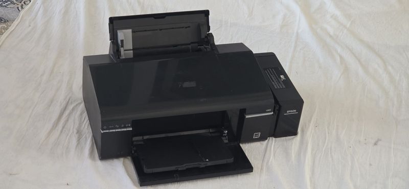 Printer L805, idealniy, aybi yo'q, zo'r ishlidi.