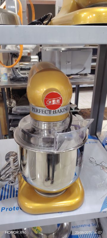 B7 mixer reminli va bez reminli oq qizil va gold ranglari bor
