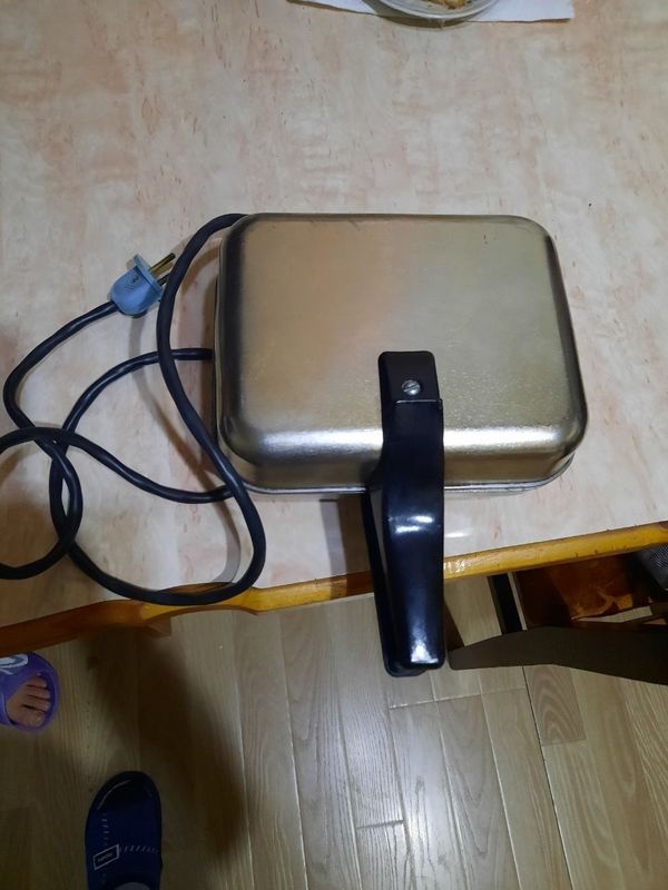 Продается Вафельница. Продается Вафельница.