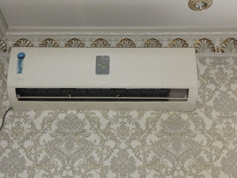 Kondisioner Midea 18tali Sino 12tali b/u sotiladi