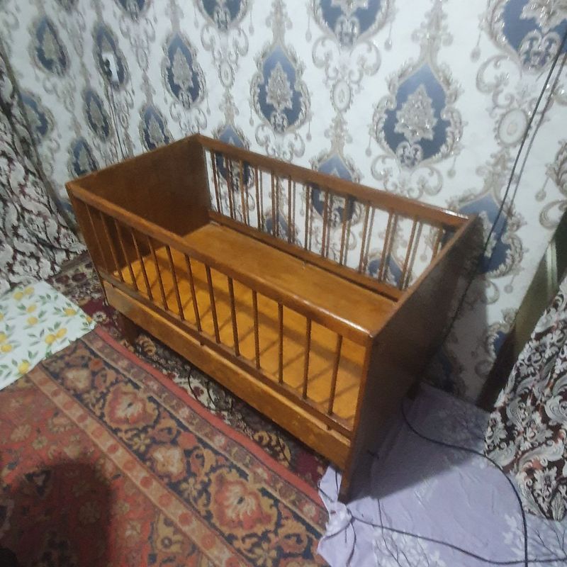 Bolalar krovati . Bolalar krovati .