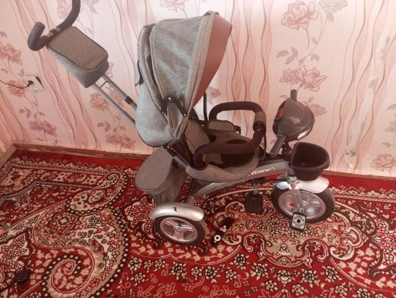 Детская коляска почти новая Детская коляска почти новая