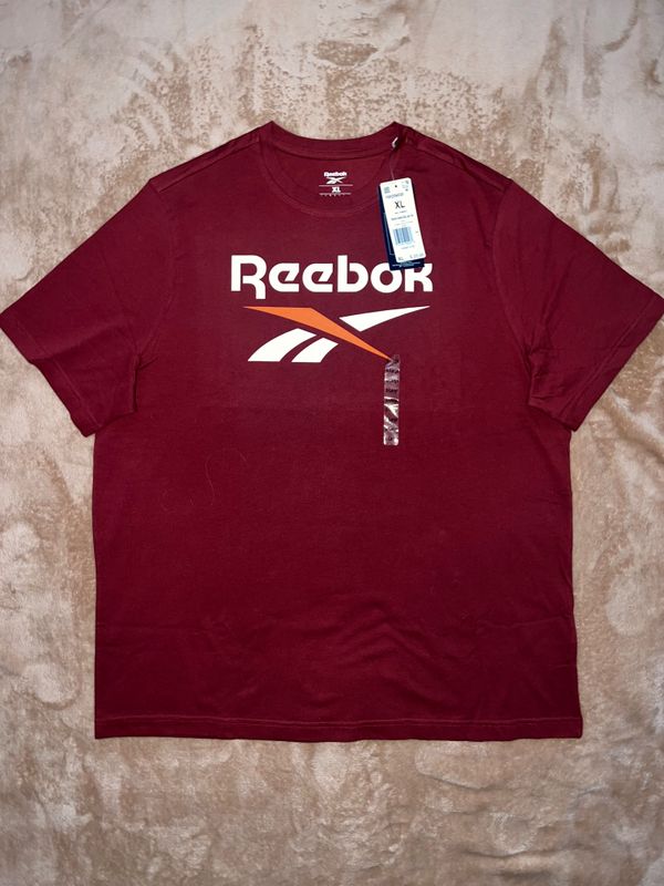 Продается футболка Reebok. Новая, оригинальная.