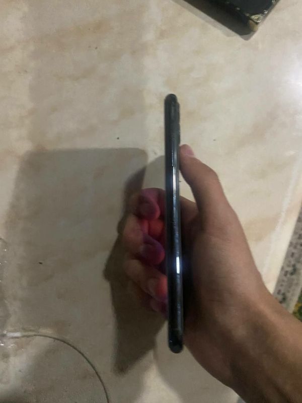 Iphone 11 pro max sotilad karobka dakument hamma narsasi bor radnoy