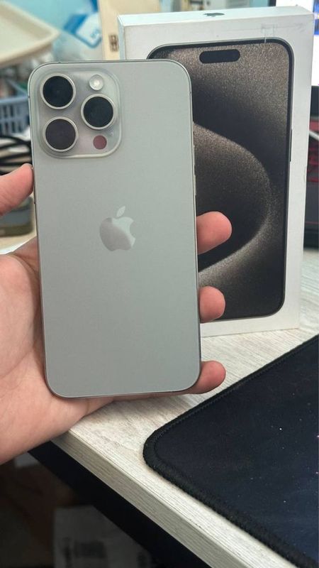 Iphone 15 pro max natural titan
