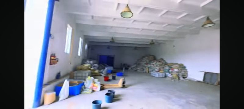 Самарканд вил Жомбой тумани промзонада жойлашган бино сотилади ёки ижо
