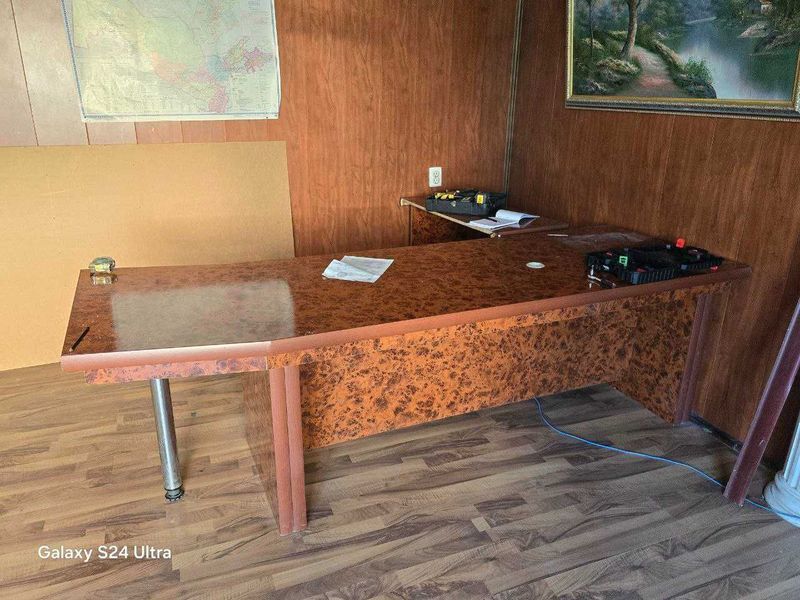 Стол руководителя или писменный стол для дома Стол руководителя или писменный стол для дома