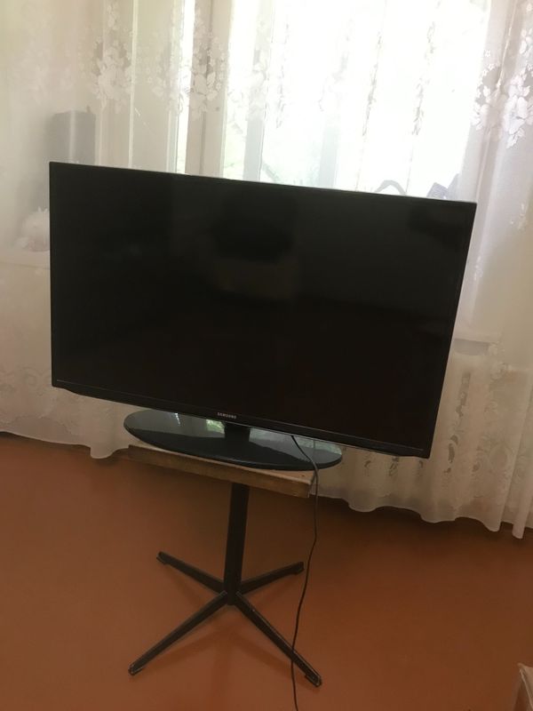 Телевизор Samsung UE40EH5000WXMS