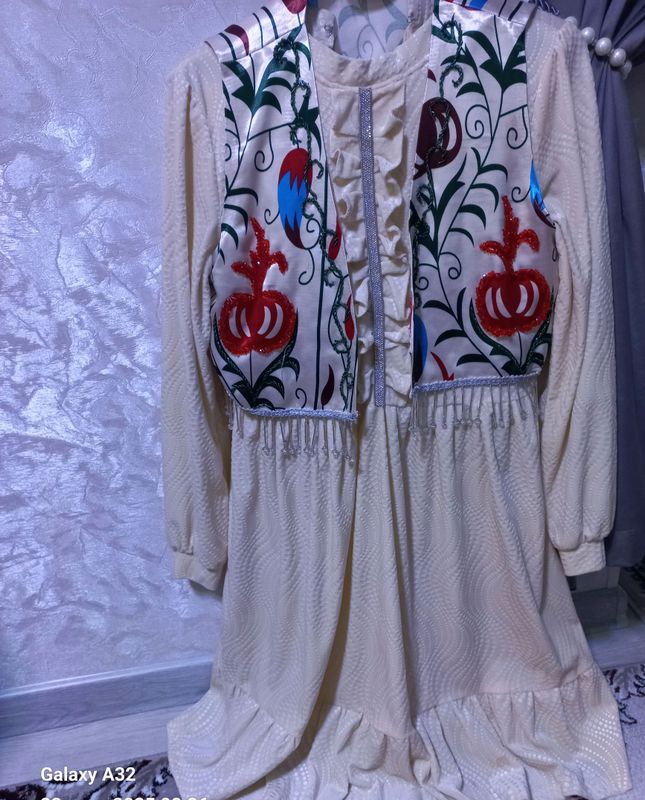 ko'ylak lozim holati yaxshi diadema qo'shiladi ko'ylak lozim holati yaxshi diadema qo'shiladi