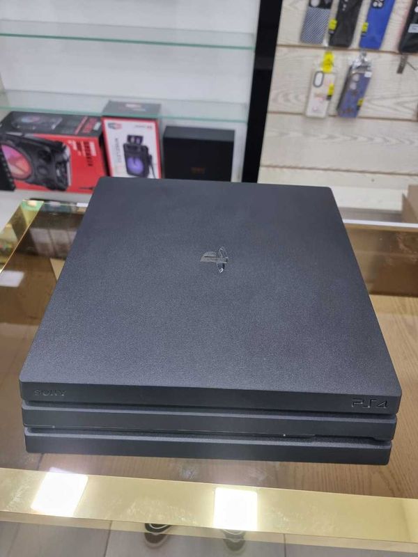 Play Station 4 Pro 1 tr Play Station 4 Pro 1 tr