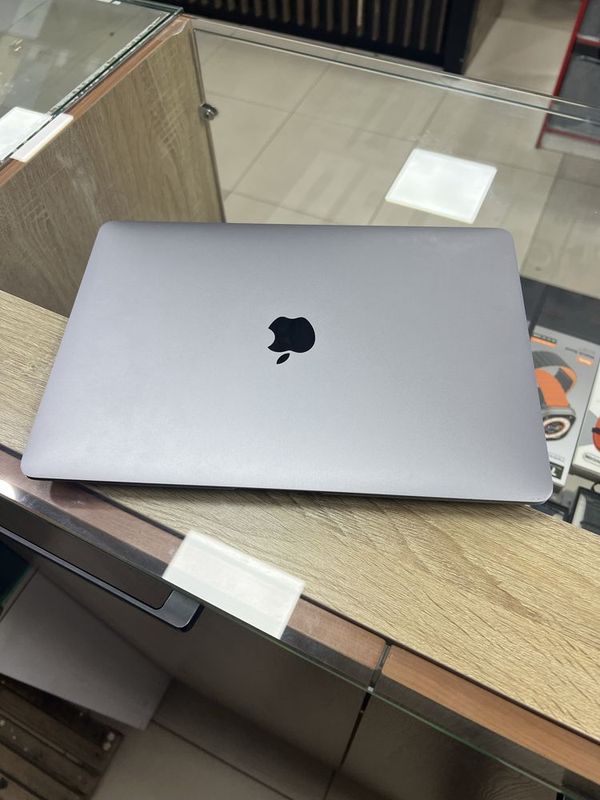 Macbook Air 8/256 M-1 Macbook Air 8/256 M-1