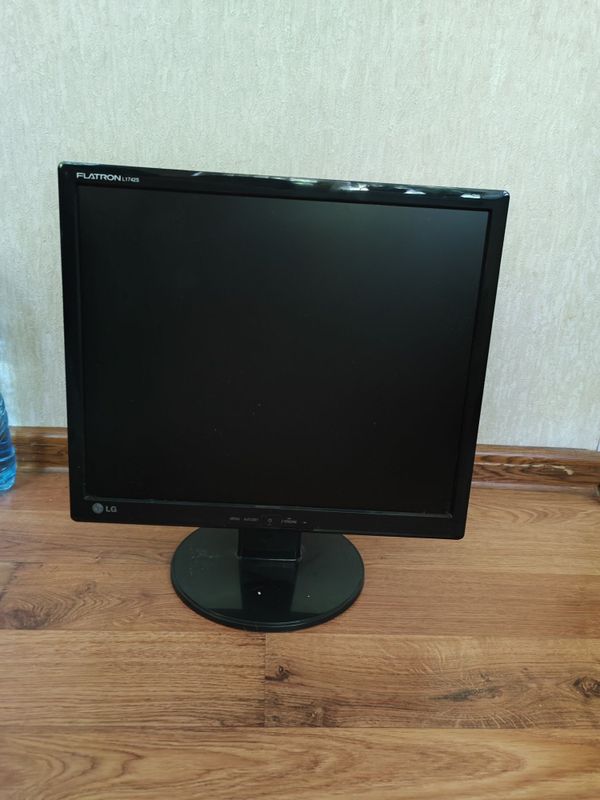 LCD Монитор LG 17"