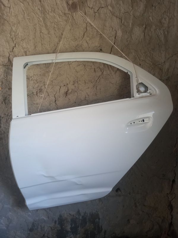 Cobalt mashinasi orqa eshigi Cobalt mashinasi orqa eshigi