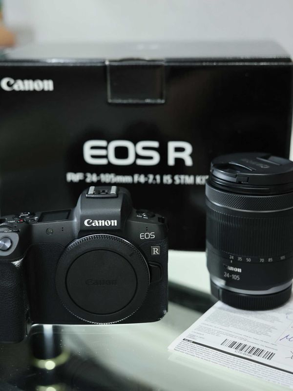 Беззеркальная камера Canon EOS R + RF 24-105mm f/4-7.1 IS STM Беззеркальная камера Canon EOS R + RF 24-105mm f/4-7.1 IS STM