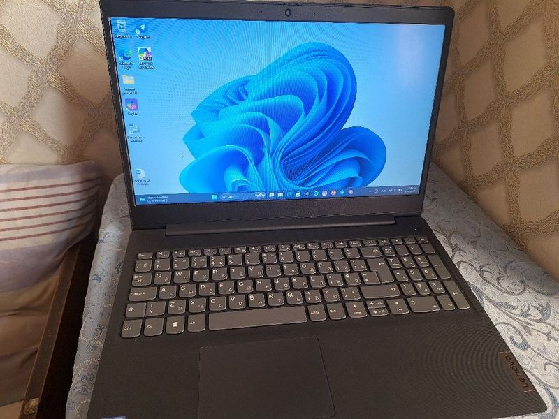 Lenovo IdeaPad 3 Lenovo IdeaPad 3