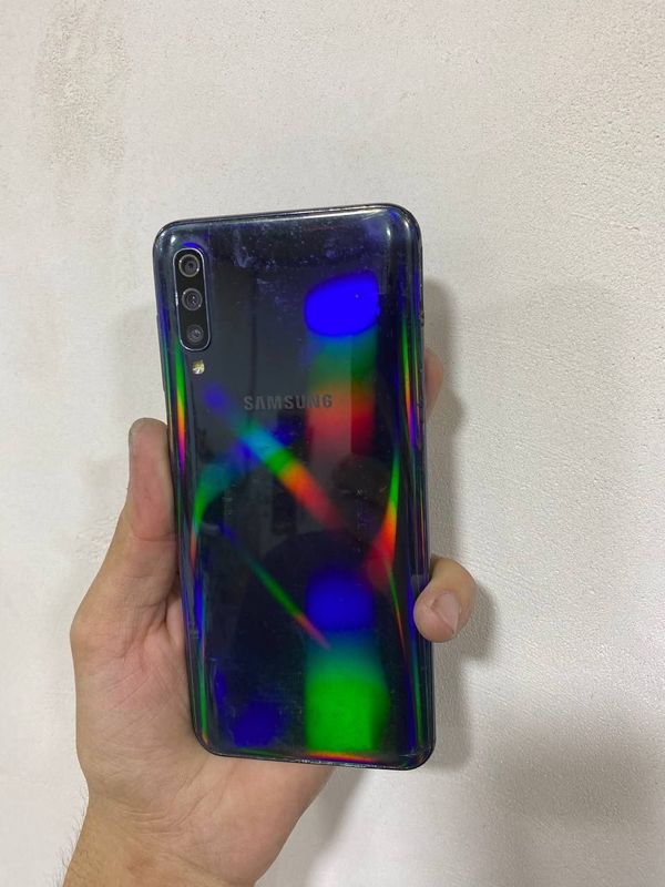 Samsung A50 sorchna sotiladi