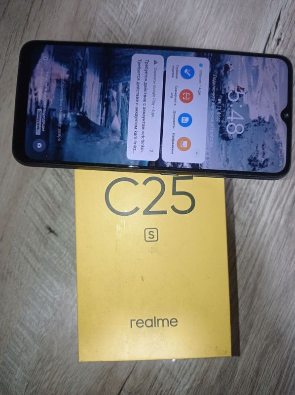 Realmi C 25 в рабочем состоянии.