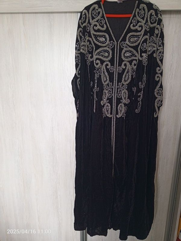 Abaya yangi kiyilmagan Abaya yangi kiyilmagan
