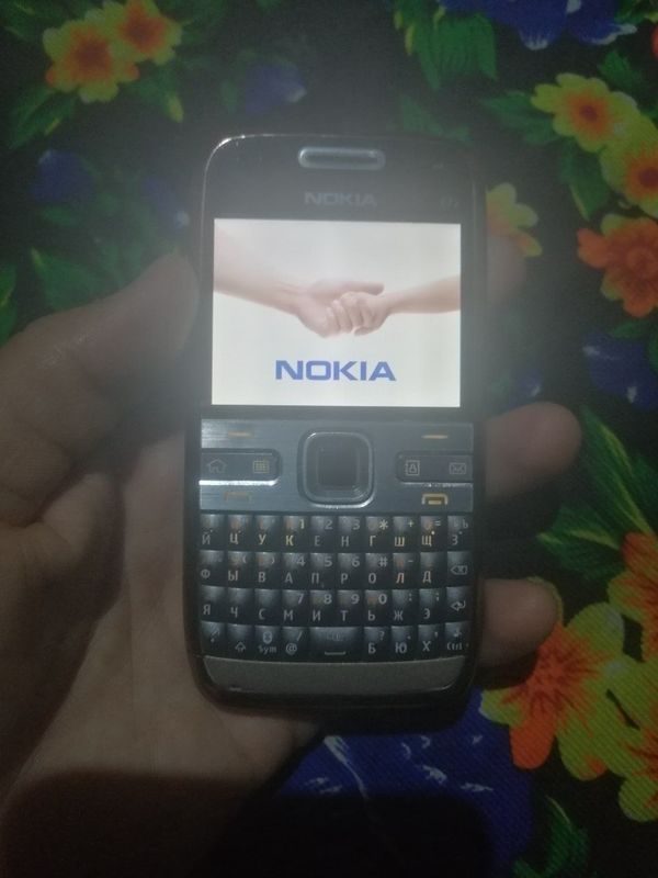 Nokia E72 choco sotiladi