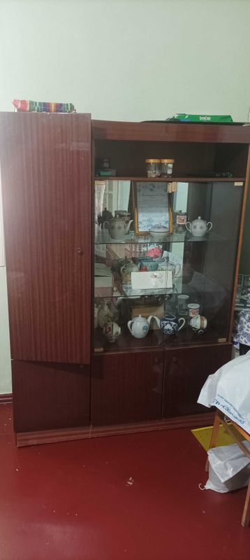 Продаётся советский шкаф, трюмо, и сервант в среднем состоянии, Продаётся советский шкаф, трюмо, и сервант в среднем состоянии,
