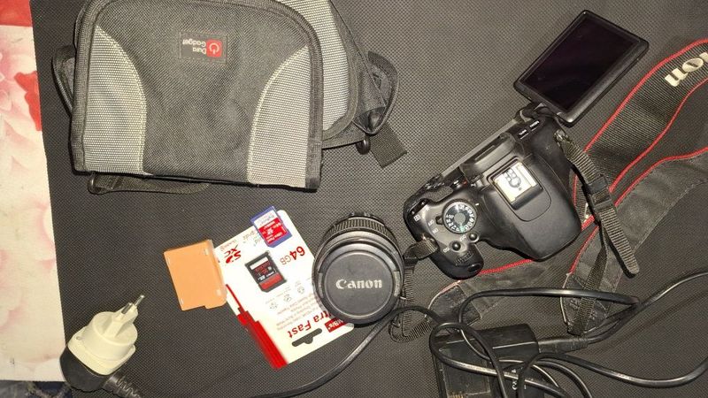 Canon EOS 600 D sotiladi + Micrafone Wireless