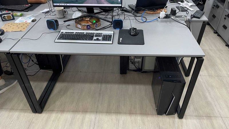 Большой серый стол + тумба Большой серый стол + тумба