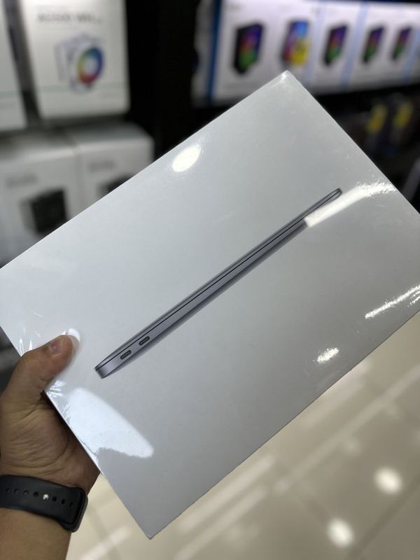 Macbook air M1 8 256 новий 670$ Macbook air M1 8 256 новий 670$