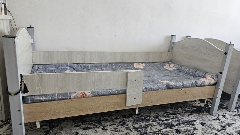 KRAVAT sotiladi 2 etaj KRAVAT sotiladi 2 etaj