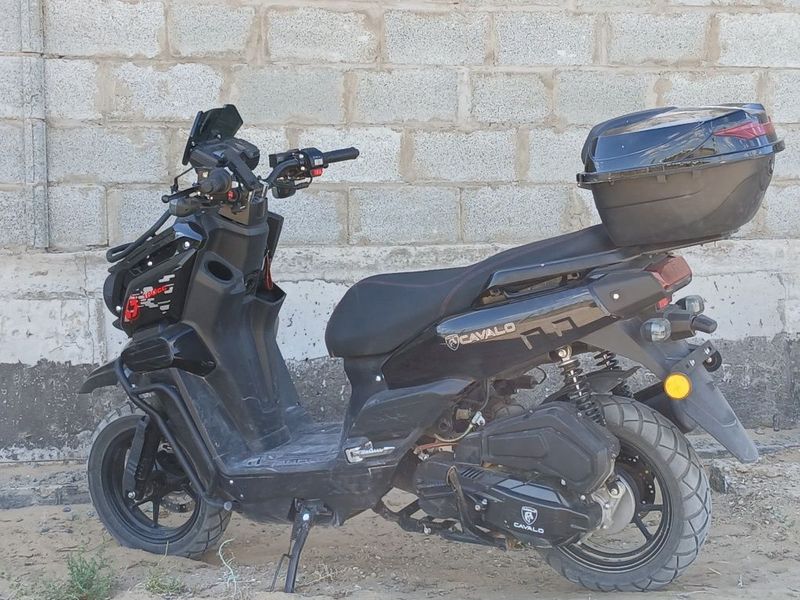 Tank skuter benzinli 1800 km yurgan Tank skuter benzinli 1800 km yurgan