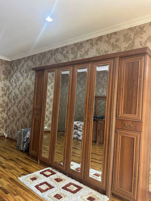 Шкоп кроват тумбочка с серколом Шкоп кроват тумбочка с серколом