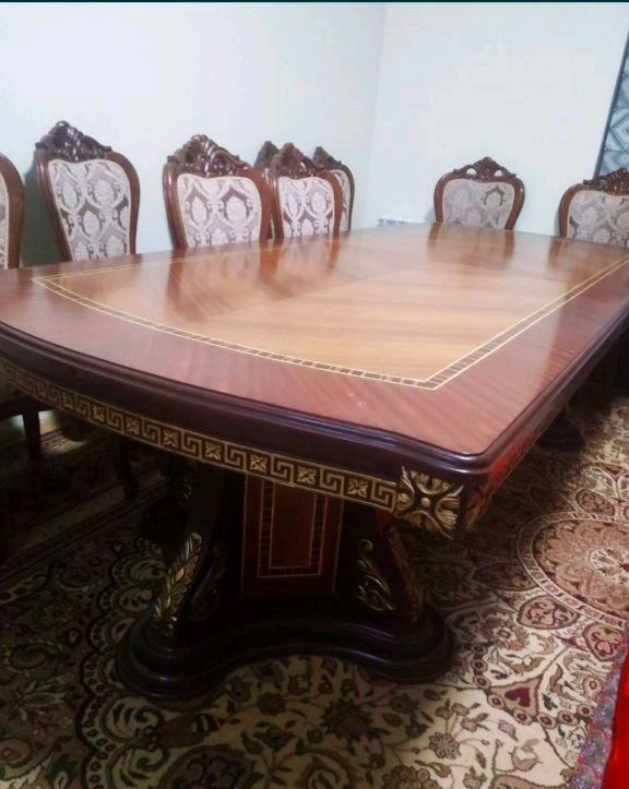 стол и 12 стульев