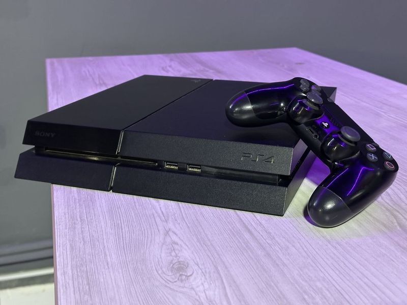 Playstation 4Fat, прошивка 9.0, с топ играми! Работает идеально. Playstation 4Fat, прошивка 9.0, с топ играми! Работает идеально.