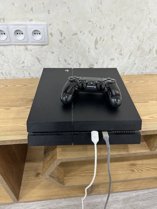 Playstation 4 sotiladi holati ideal Playstation 4 sotiladi holati ideal