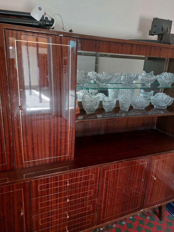 Сервант сотилади 500000 Сервант сотилади 500000