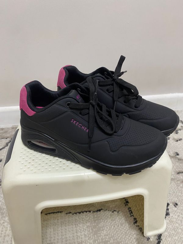 Женские кроссовки sketchers