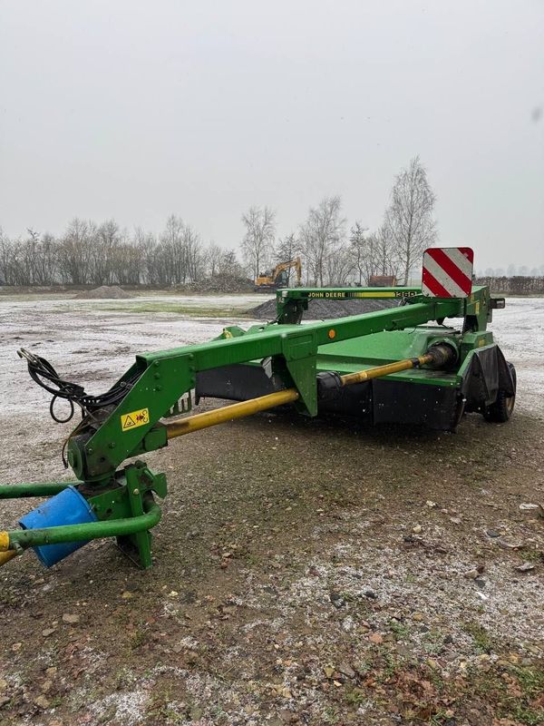 John Deere 1360 O‘t o‘radigan kasilka, Belarus, Claas Arion tortadi.