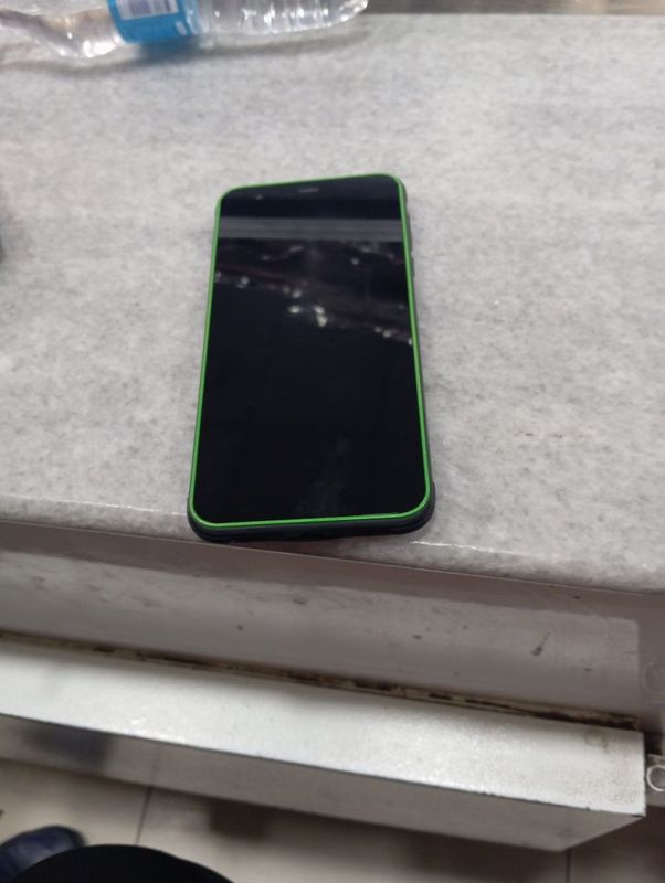 Telfon sotiladi holatii yaxwi 32 tali Telfon sotiladi holatii yaxwi 32 tali