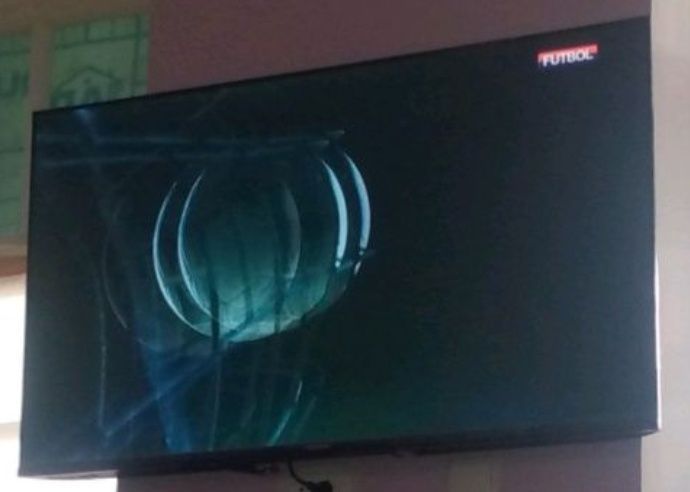 Televizor moonx 43 yangi Televizor moonx 43 yangi