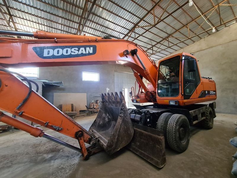 Solar doosan 210 aparat sotiladi