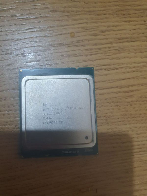 Xeon E5-2640 v2 protsessor Xeon E5-2640 v2 protsessor