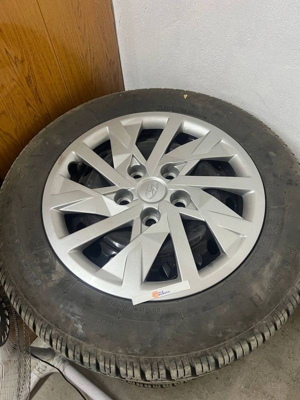 Диски от Hyunda Elantra. Вместе с шинами Диски от Hyunda Elantra. Вместе с шинами