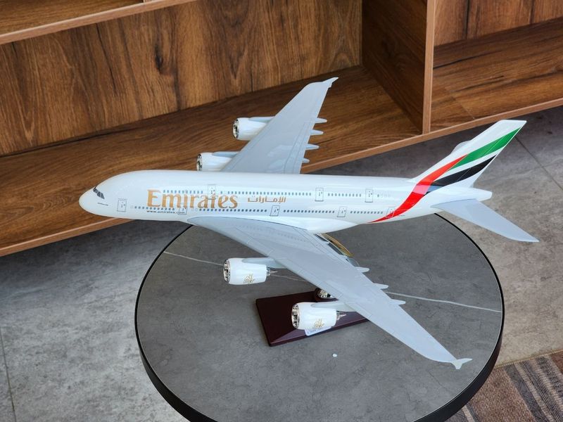 модель самолета Airbus A380 авиакомпании Emir модель самолета Airbus A380 авиакомпании Emir